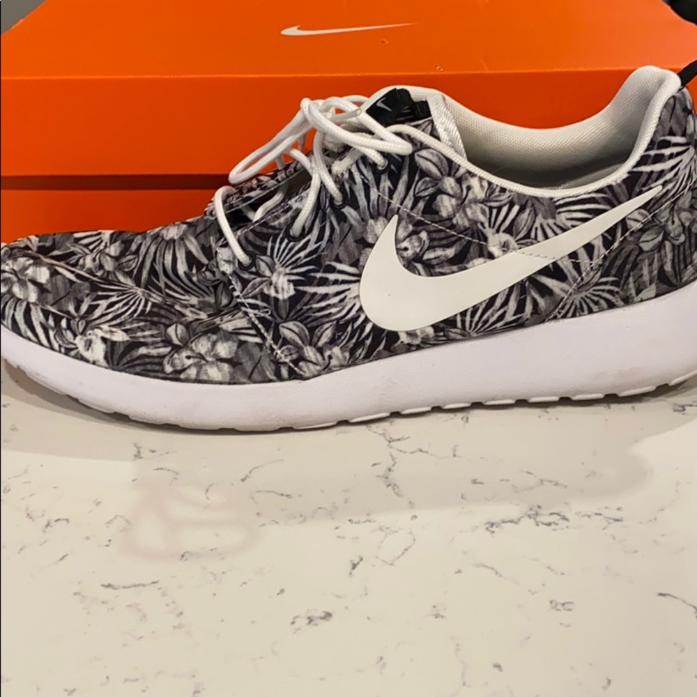 Nike Roushe - Picture 2 of 6